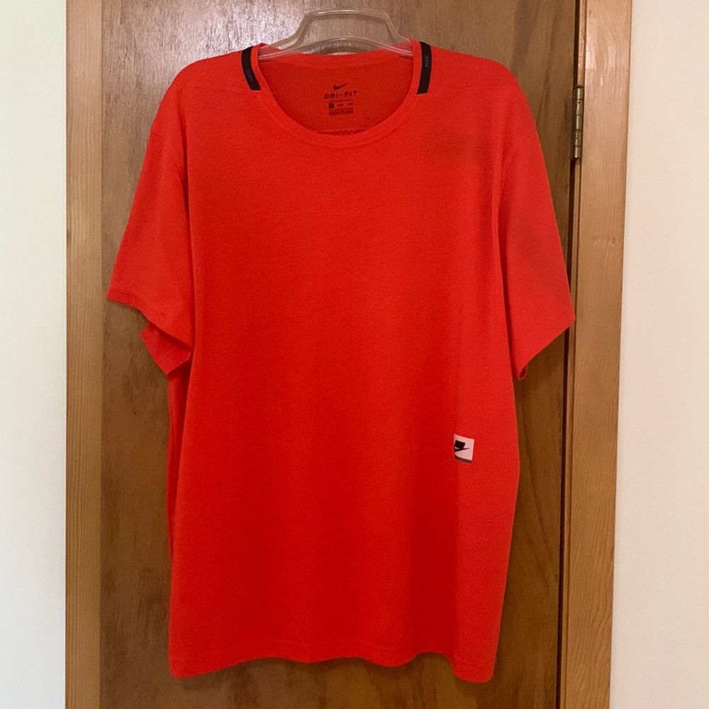 Nike Sports Men’s Dri-Fit Short Sleeve Tee-Shirt